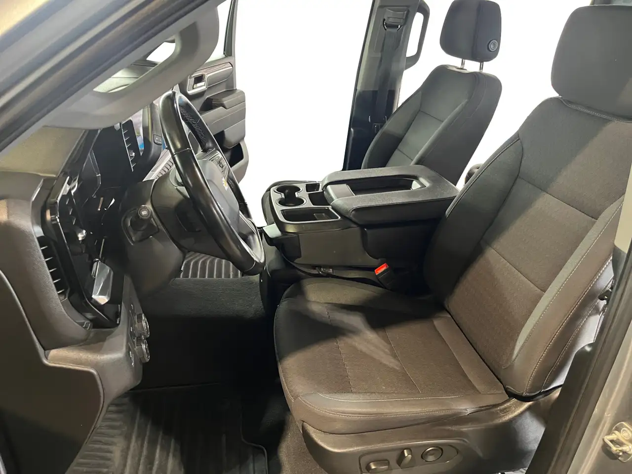 Chevrolet Silverado 1500 - Image 9