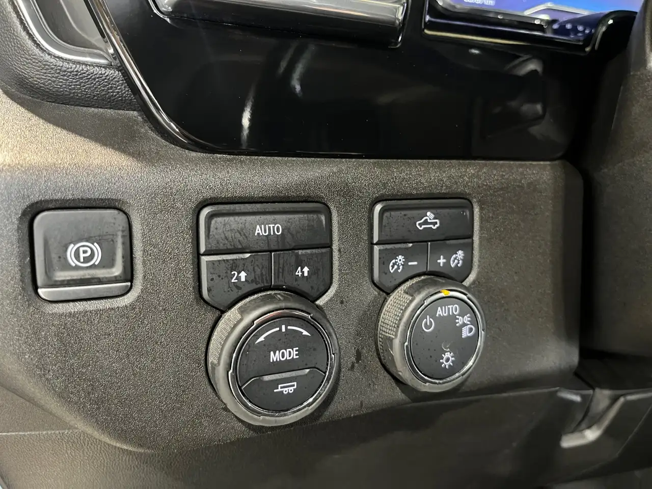 Chevrolet Silverado 1500 - Image 19