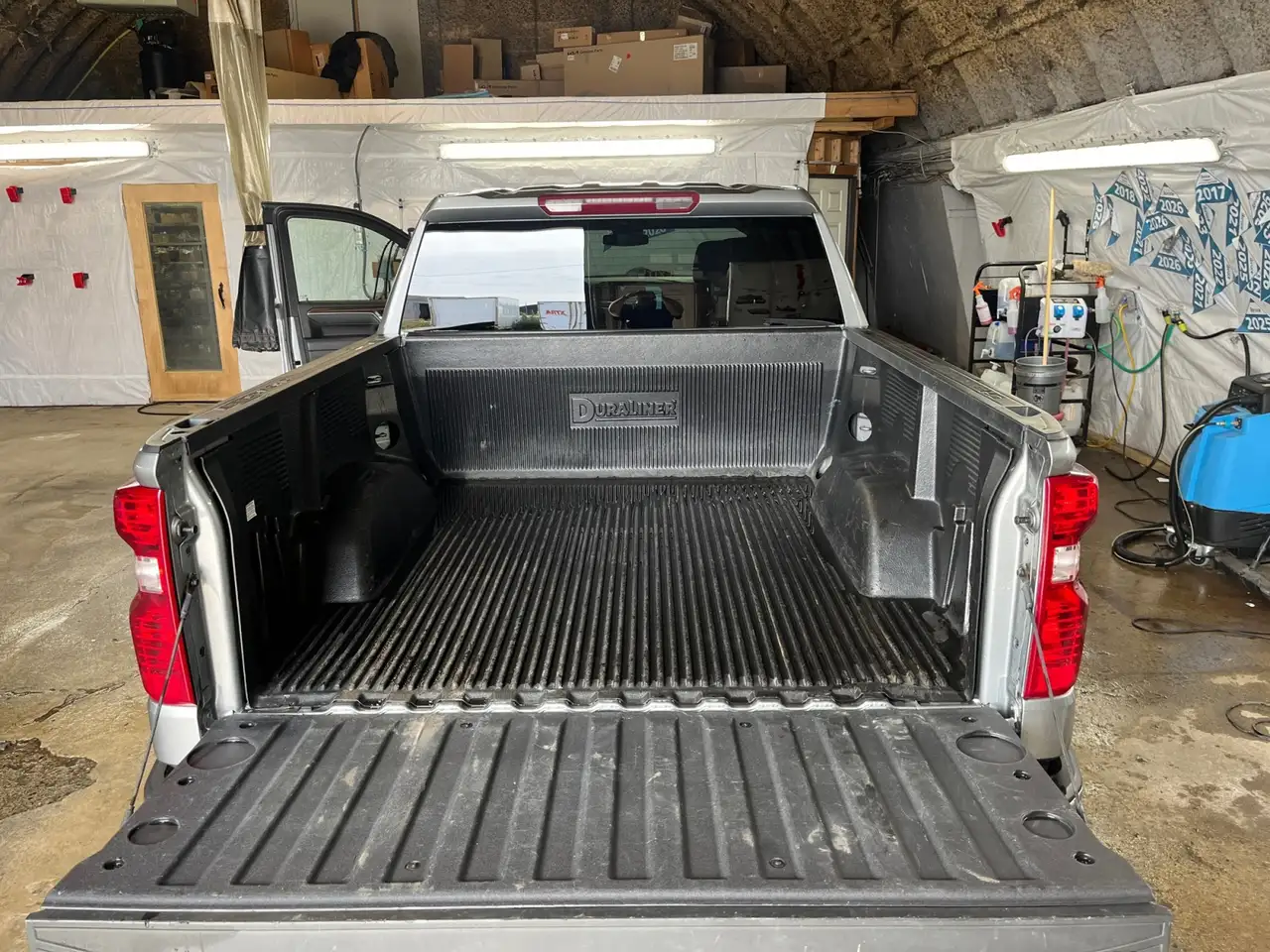 Chevrolet Silverado 1500 - Image 25