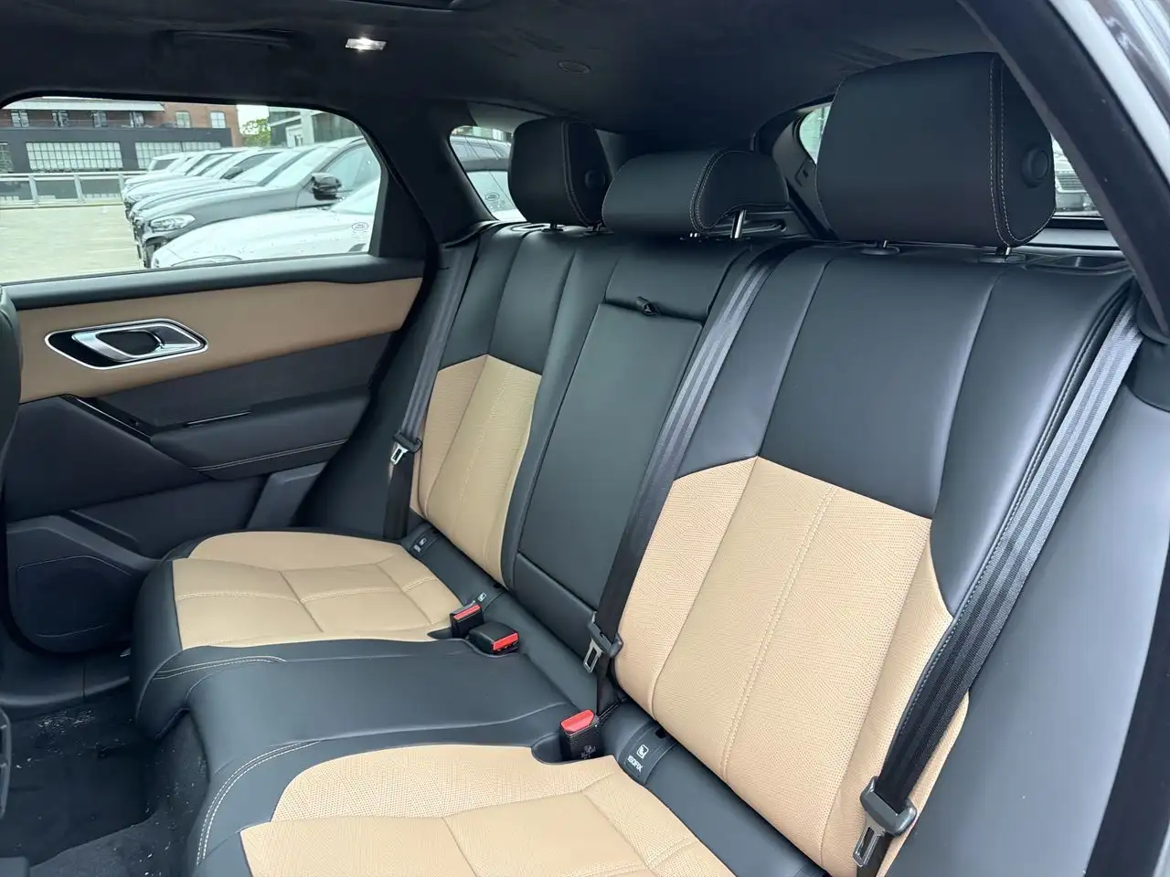 Land Rover Range Rover Velar - Image 20