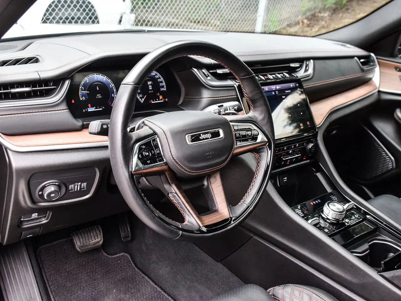 Jeep Grand Cherokee - Image 12