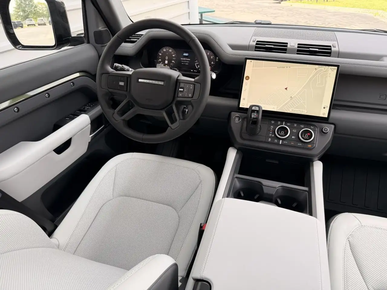 Land Rover Defender - Image 25