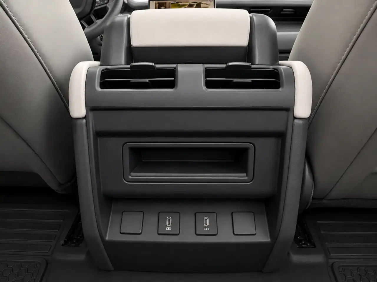 Land Rover Defender - Image 27