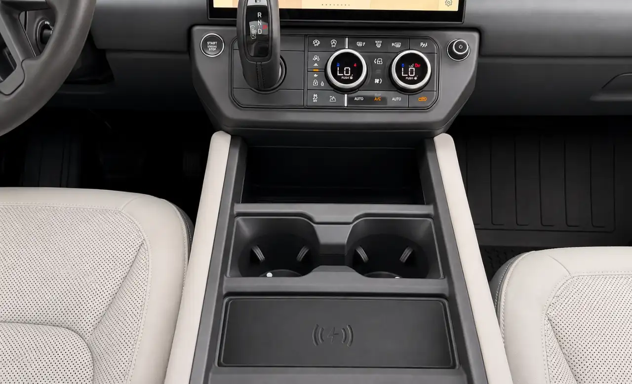 Land Rover Defender - Image 24