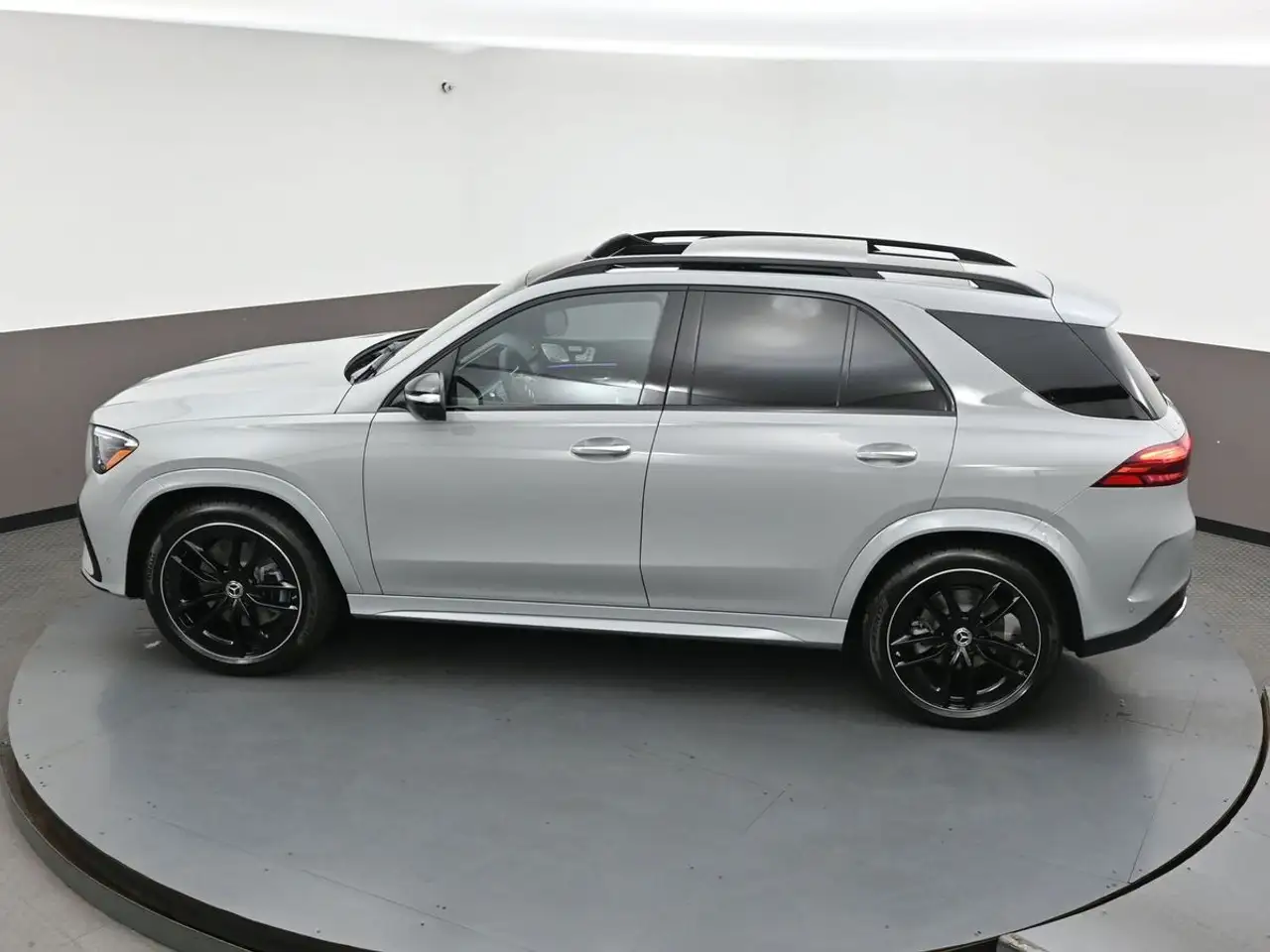 Mercedes-Benz GLE - Image 45