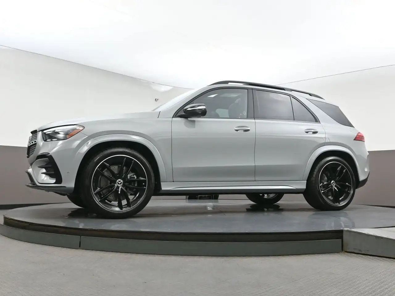 Mercedes-Benz GLE - Image 38