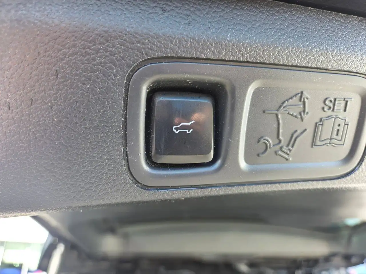 Ford Expedition - Image 11