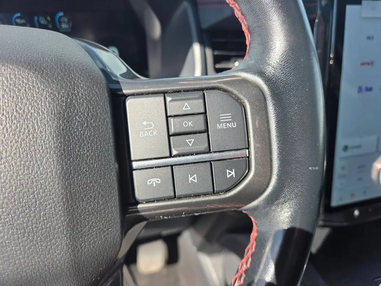Ford Expedition - Image 16