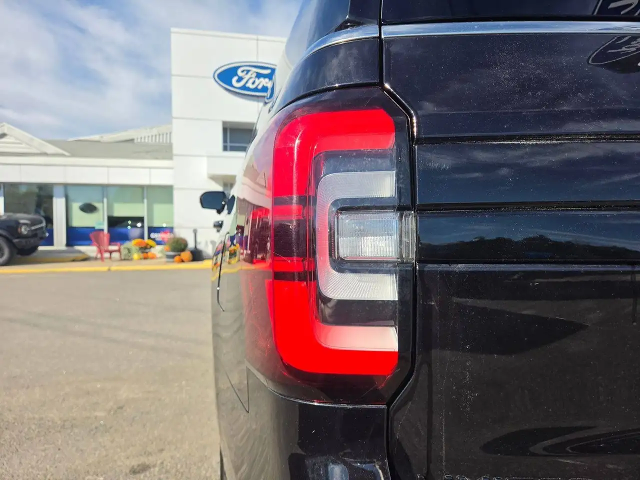 Ford Expedition - Image 10