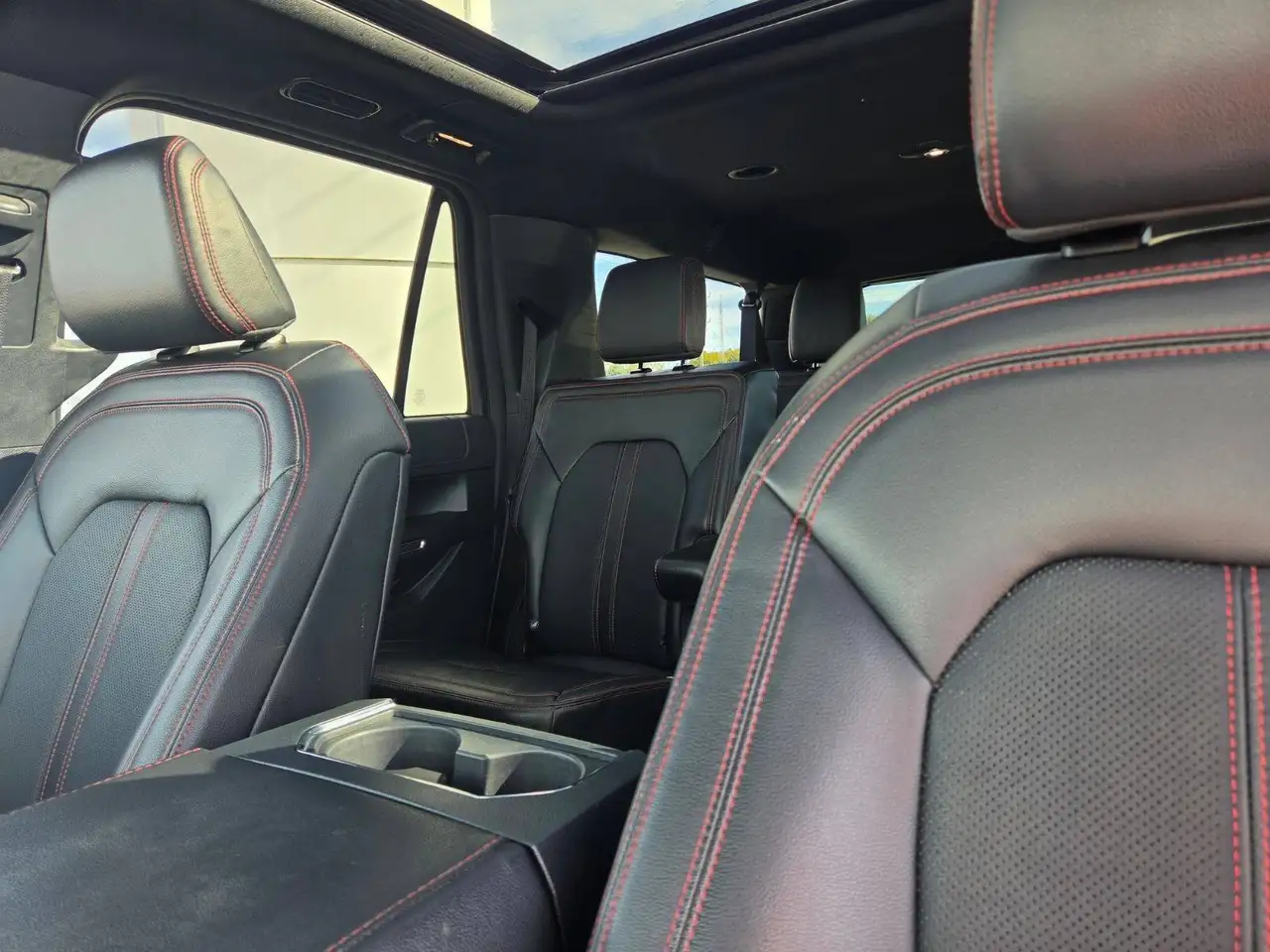 Ford Expedition - Image 24