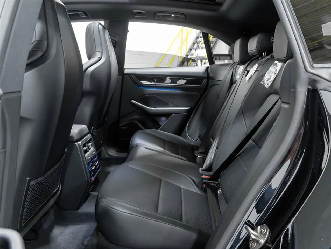 Porsche Macan - Image 27