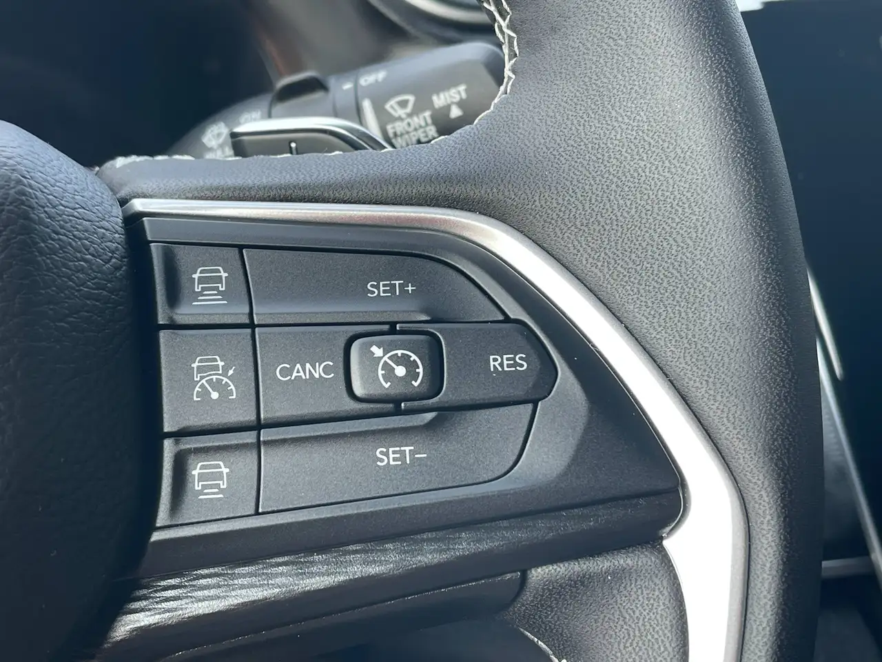 Jeep Grand Cherokee - Image 17