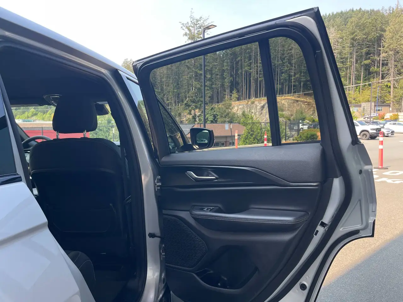 Jeep Grand Cherokee - Image 29