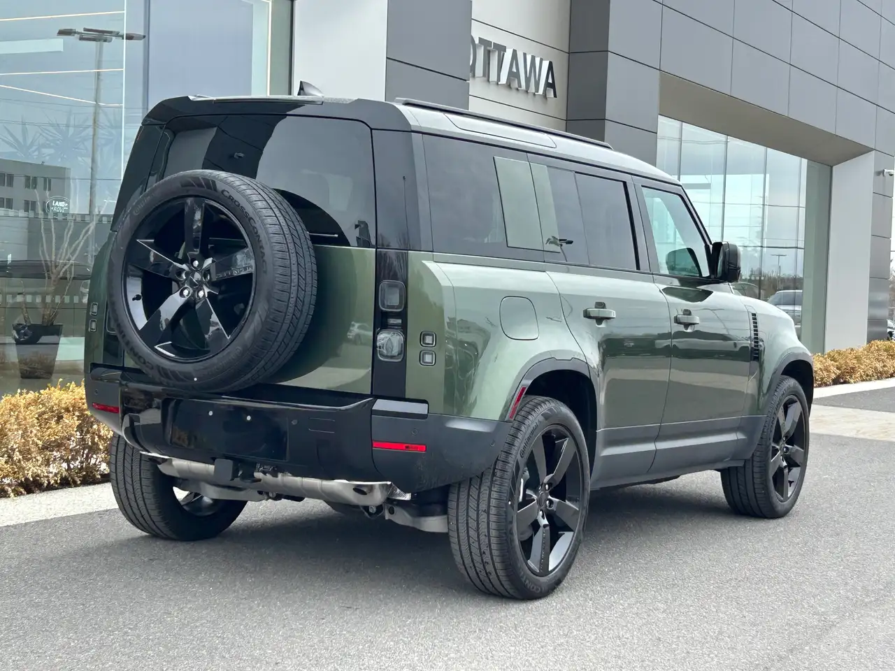 Land Rover Defender - Image 6