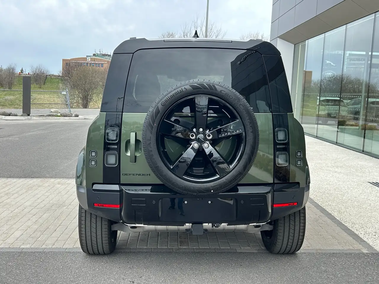 Land Rover Defender - Image 5