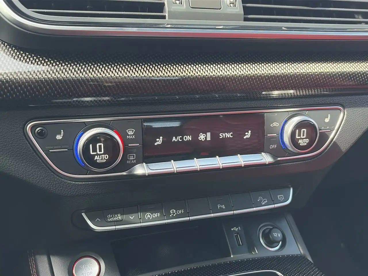 Audi SQ5 - Image 27