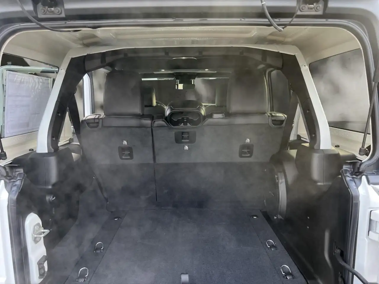Jeep Wrangler - Image 14