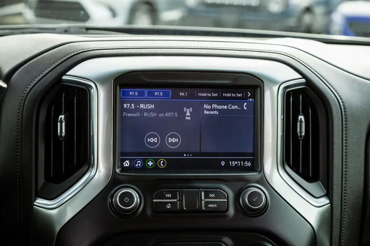 Chevrolet Silverado 1500 - Image 17