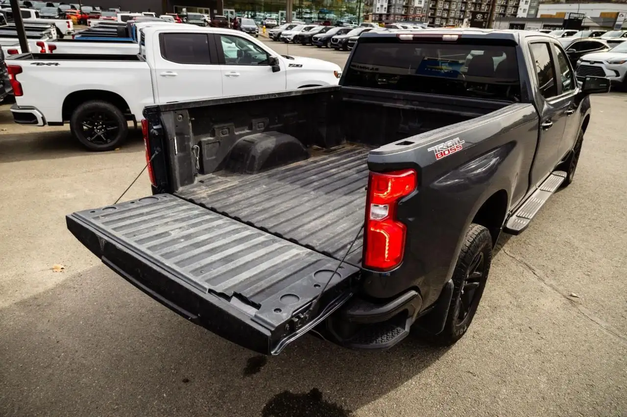 Chevrolet Silverado 1500 - Image 10