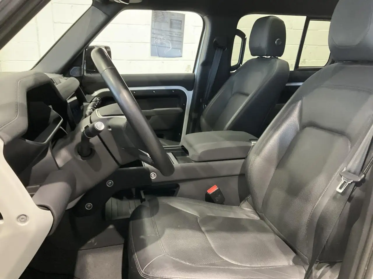 Land Rover Defender - Image 13
