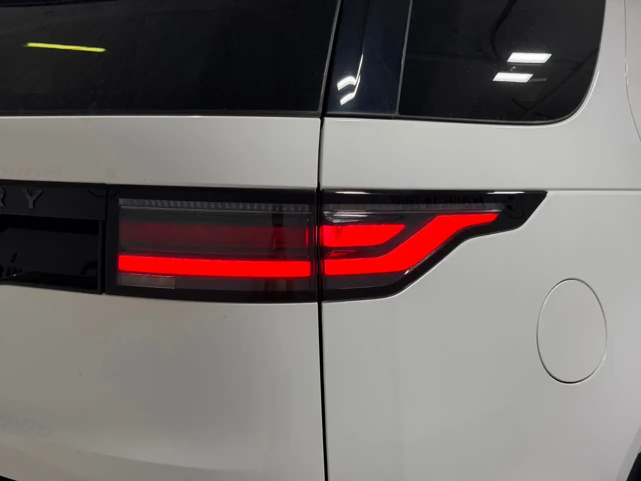 Land Rover Discovery - Image 11