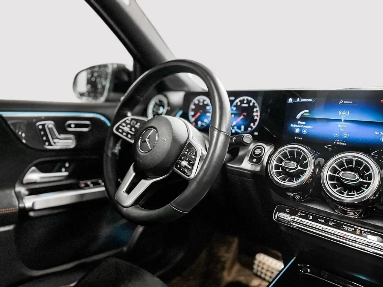 Mercedes-Benz GLB - Image 22