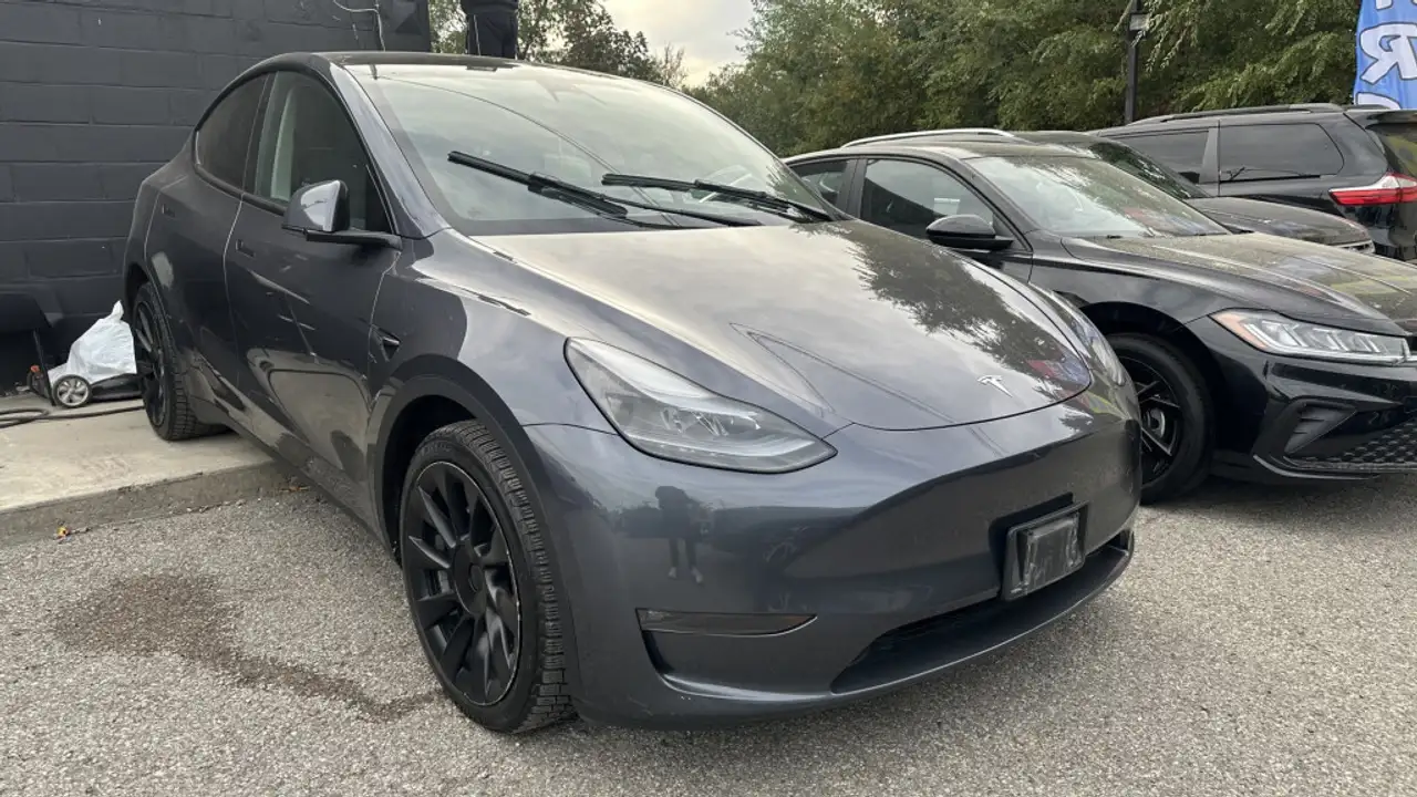 Tesla Model Y - Image 2