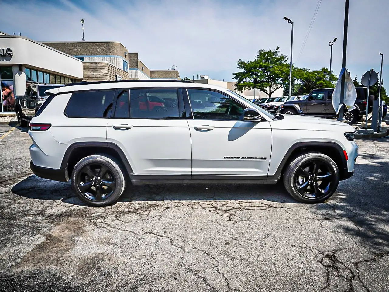 Jeep Grand Cherokee - Image 10