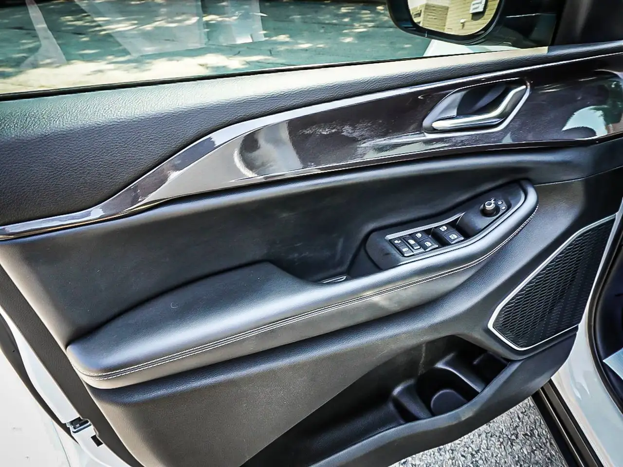 Jeep Grand Cherokee - Image 13
