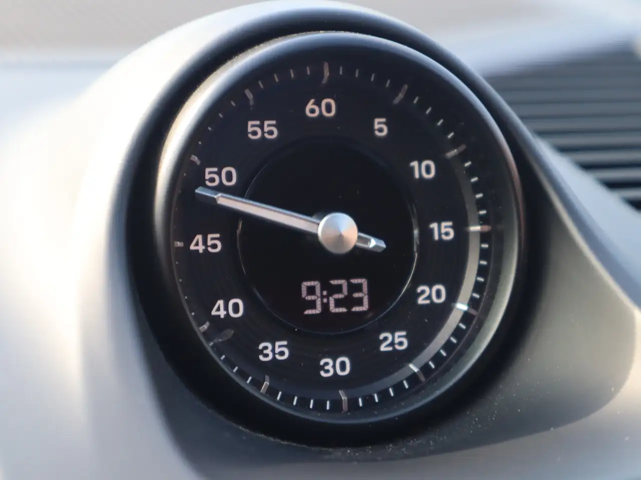 Porsche Cayenne - Image 31