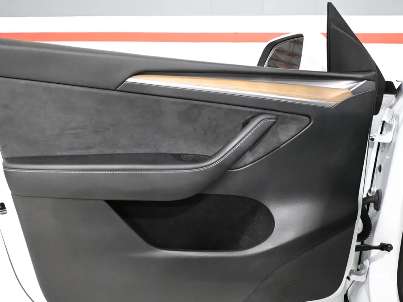 Tesla Model Y - Image 11