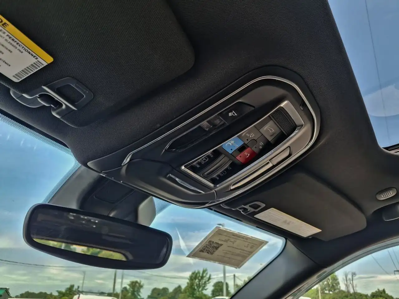 Jeep Grand Cherokee - Image 23