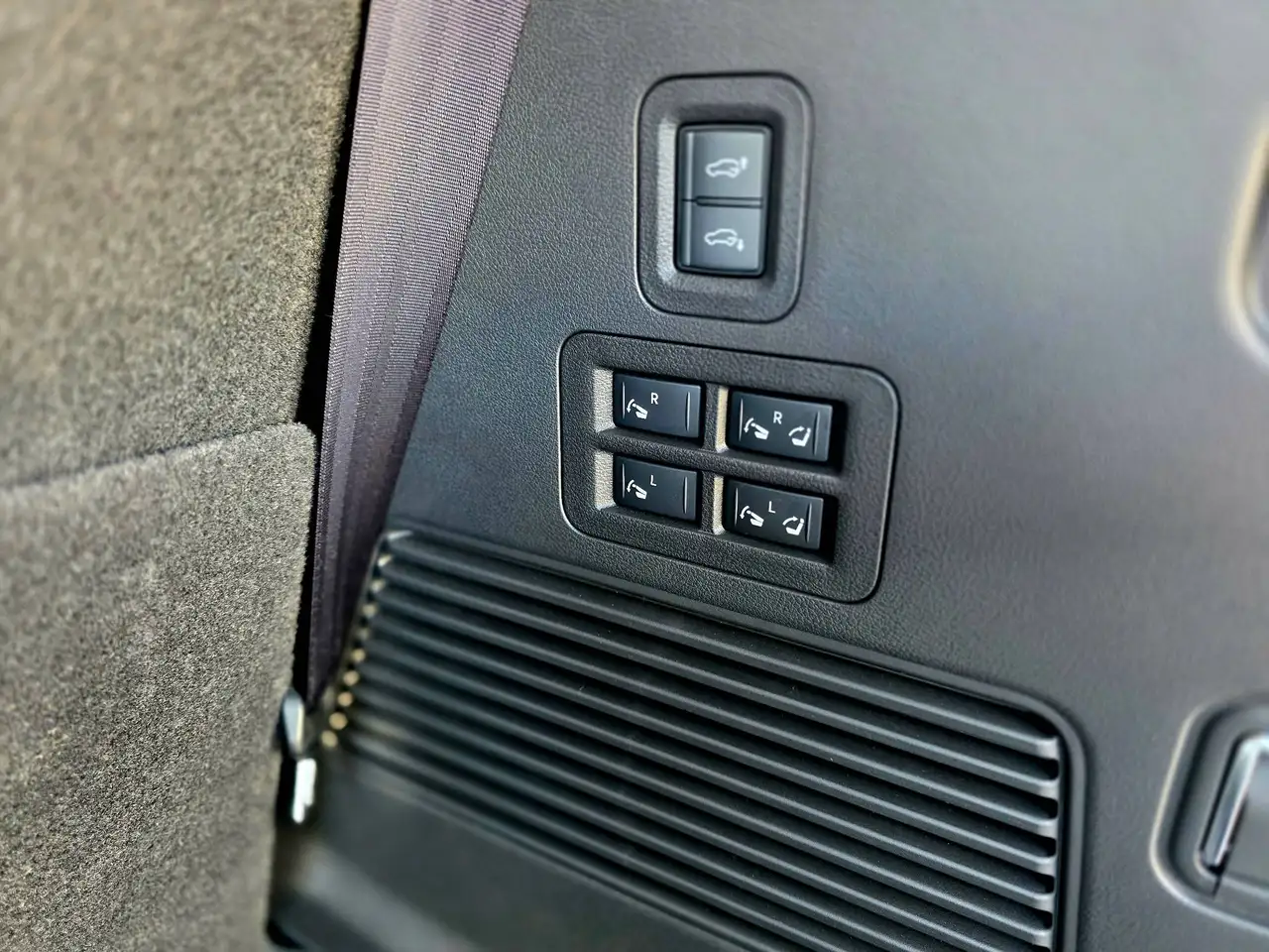 Infiniti QX80 - Image 8