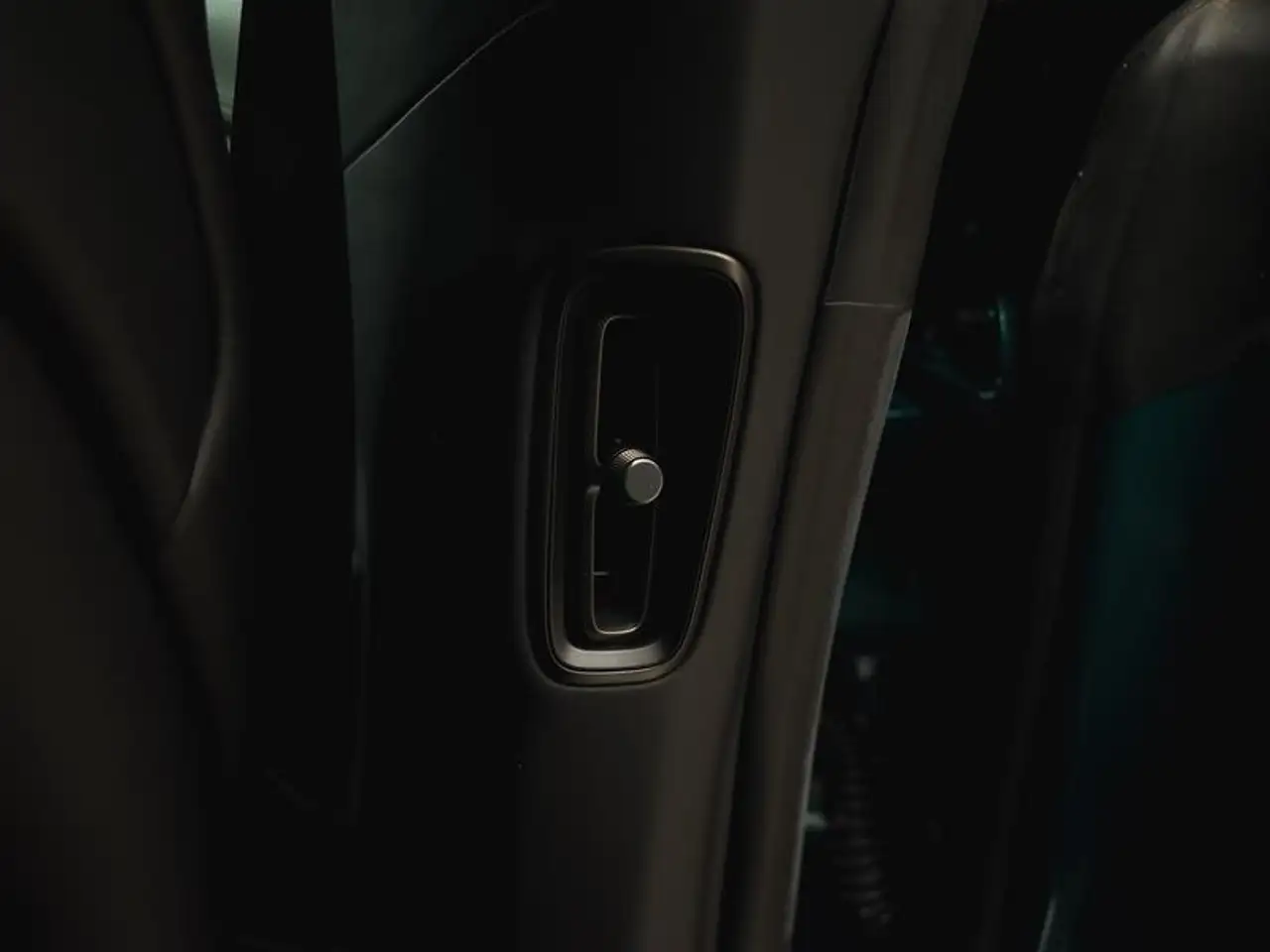 Aston Martin DBX - Image 27