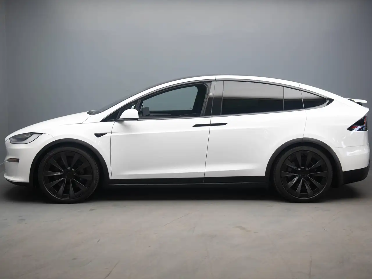 Tesla Model X - Image 2
