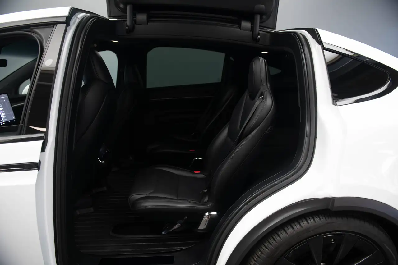 Tesla Model X - Image 16