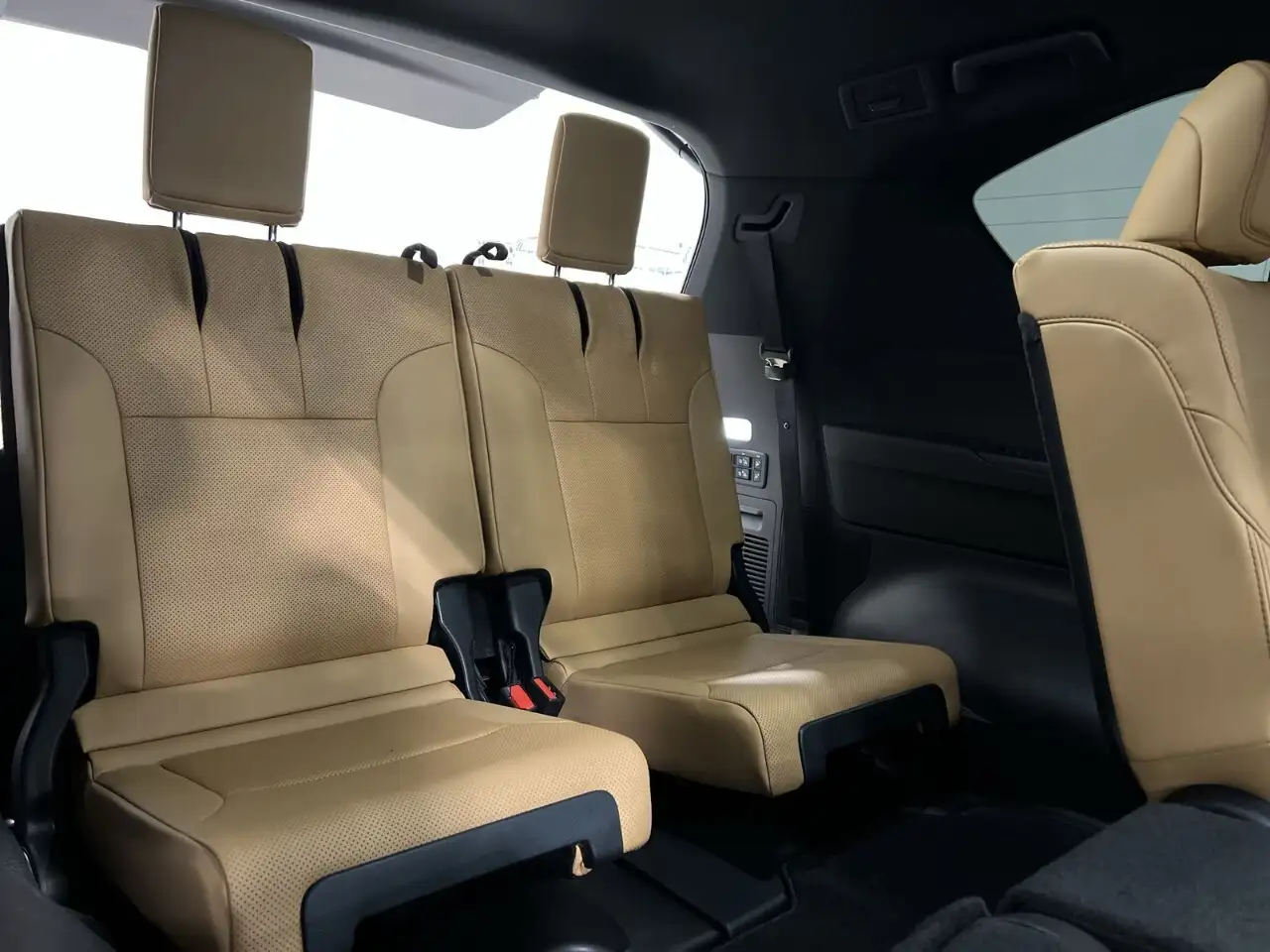 Lexus LX - Image 27