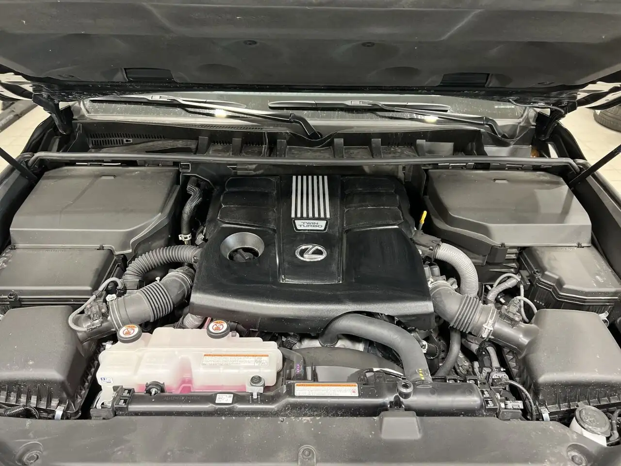 Lexus LX - Image 31