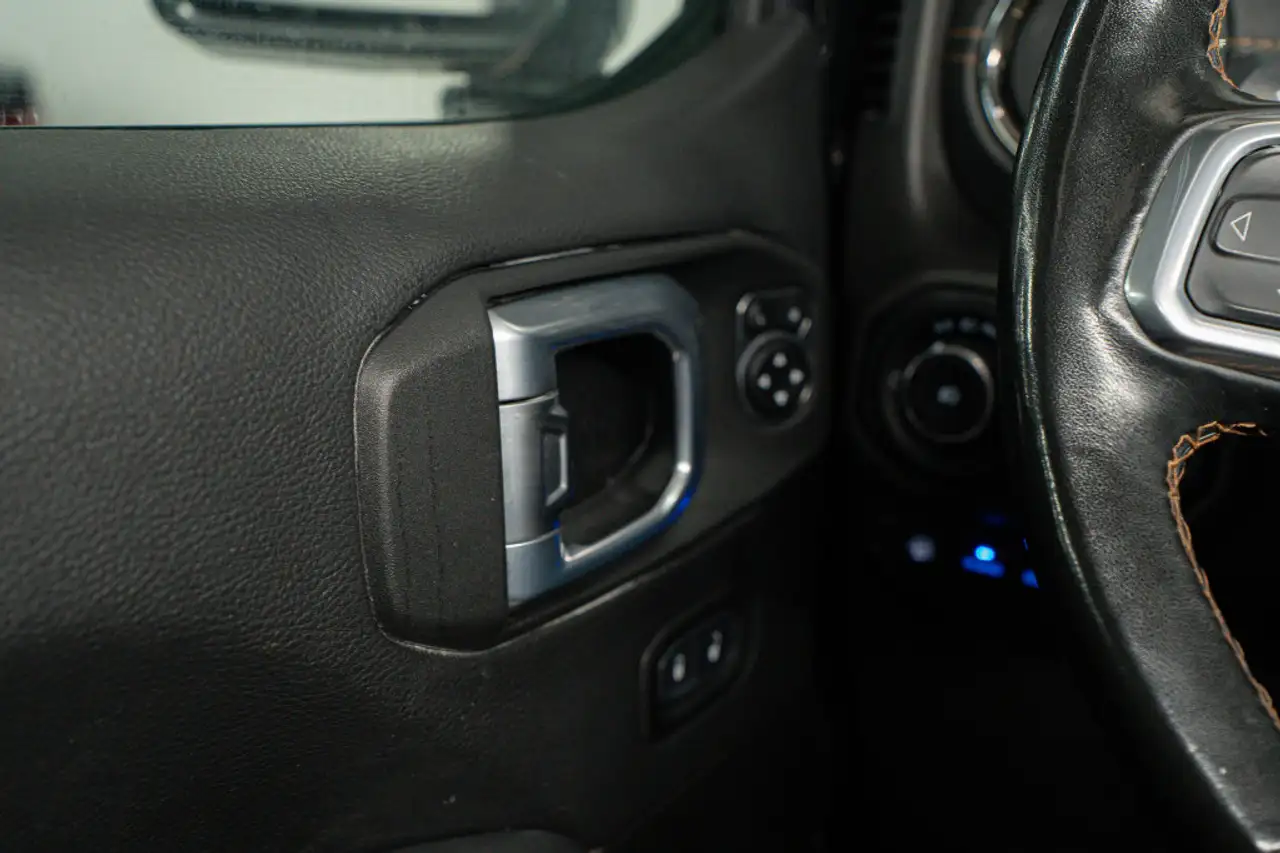 Jeep Wrangler - Image 23