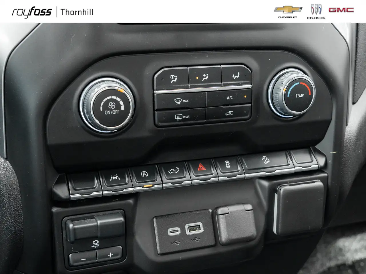 Chevrolet Silverado 1500 - Image 16