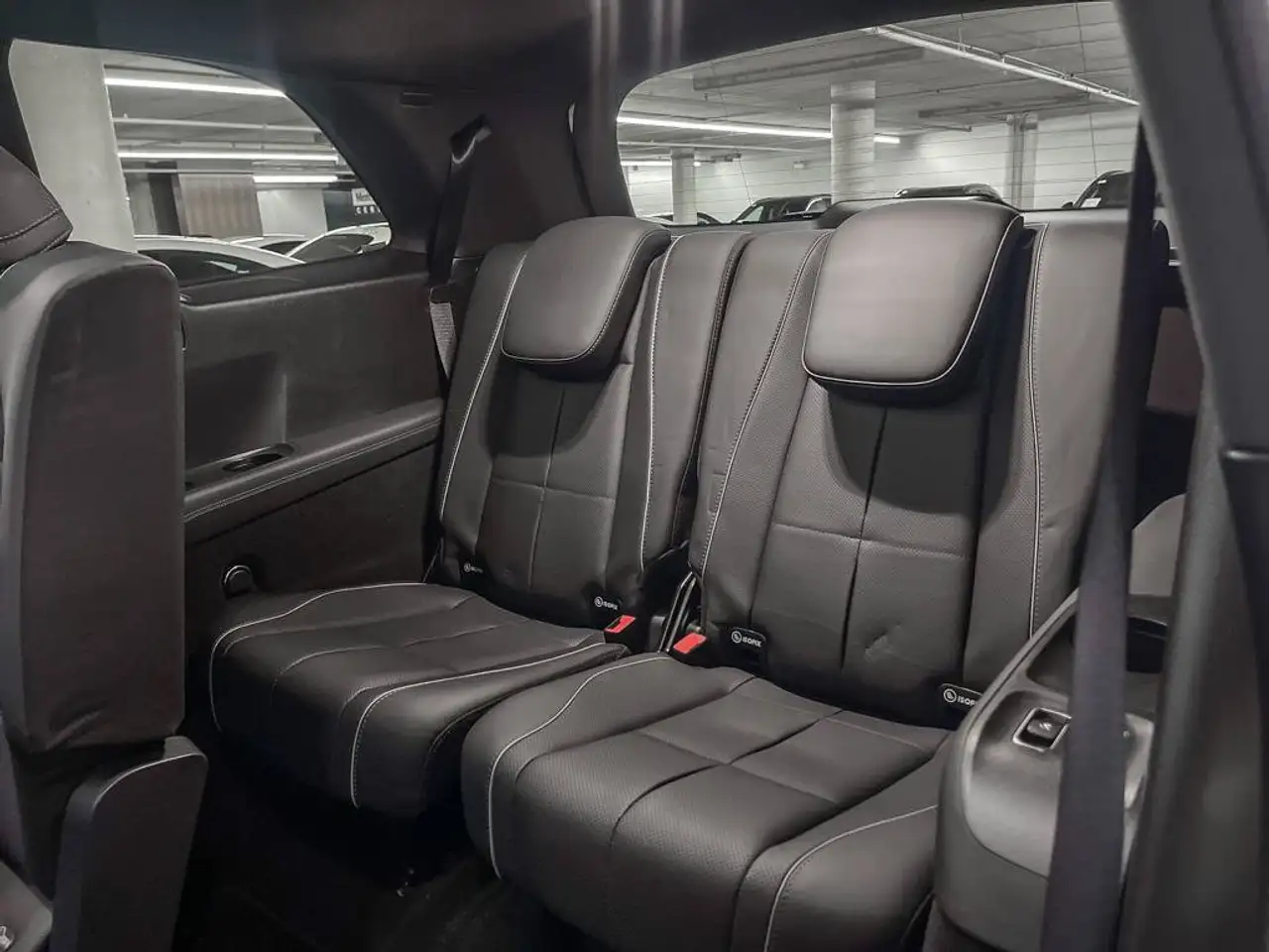 Mercedes-Benz GLS - Image 27