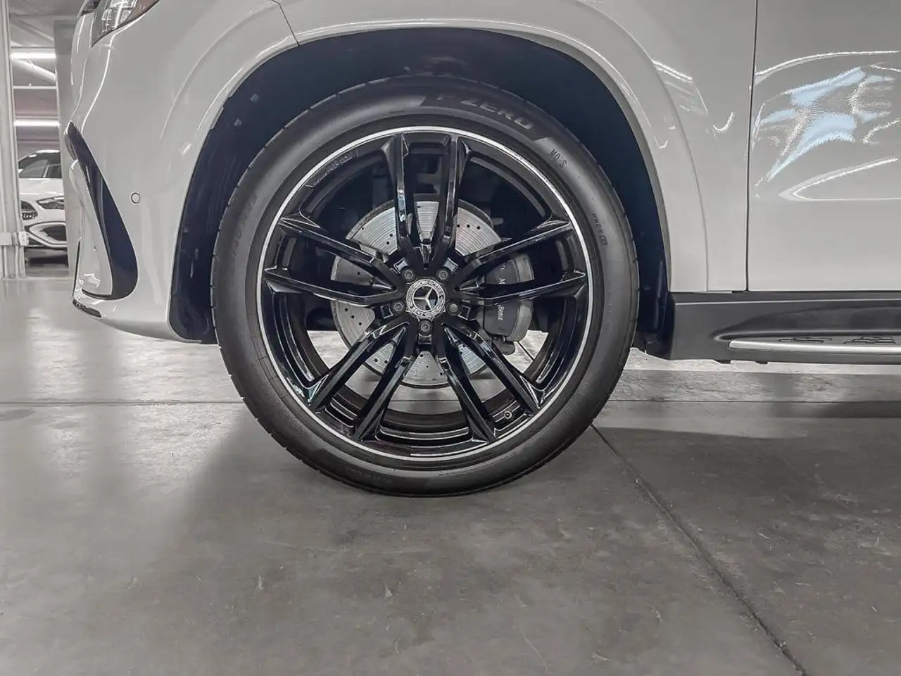 Mercedes-Benz GLS - Image 18