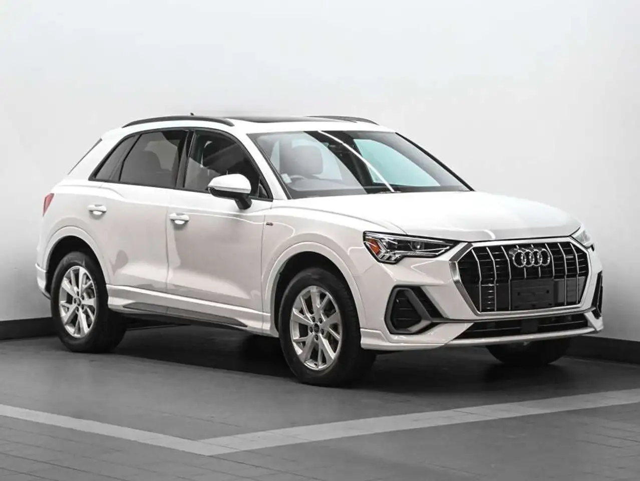 Audi Q3 - Image 1
