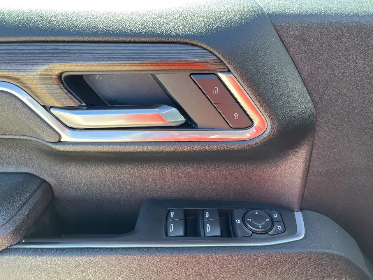 Chevrolet Silverado 1500 - Image 17