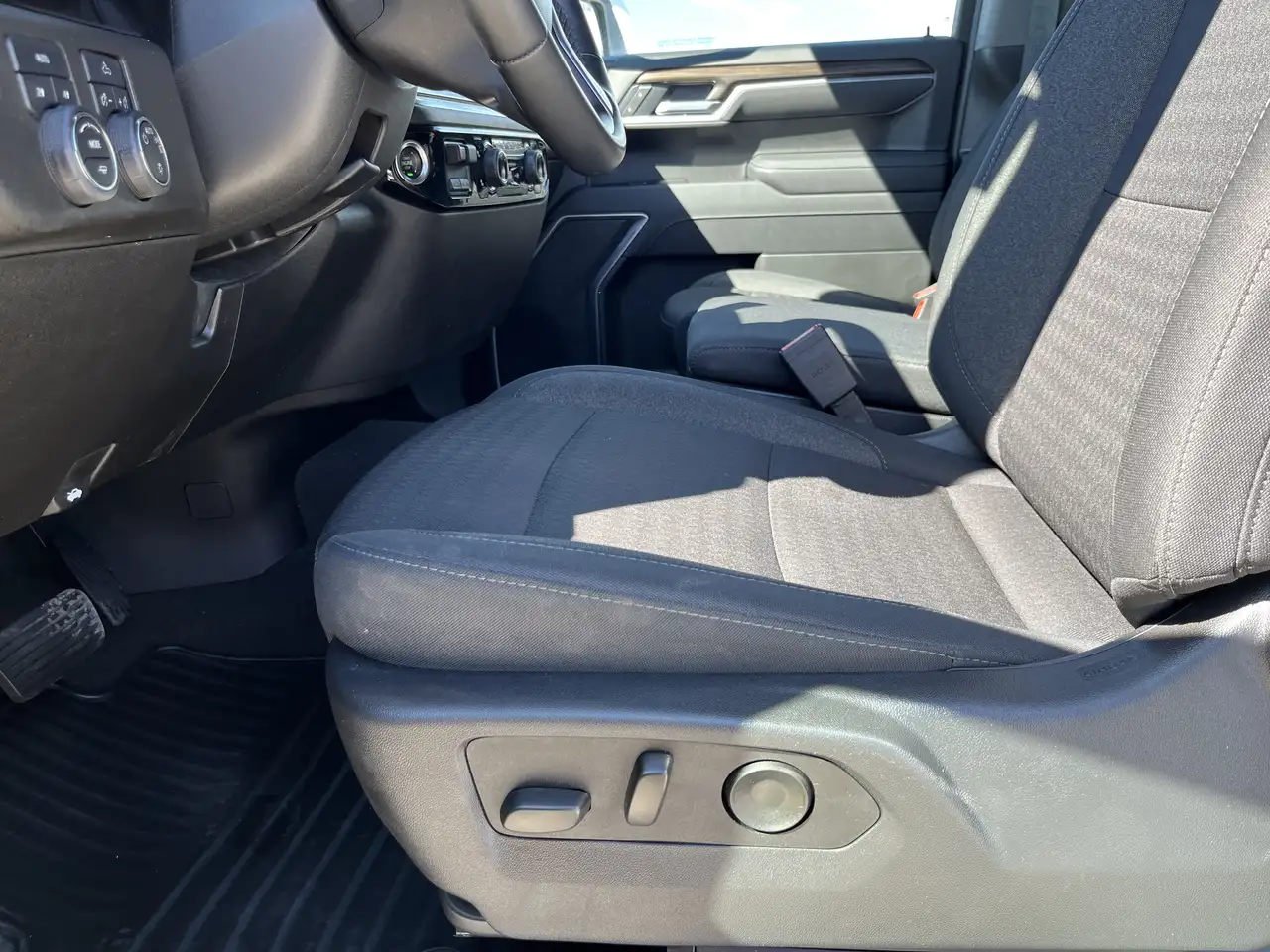 Chevrolet Silverado 1500 - Image 30