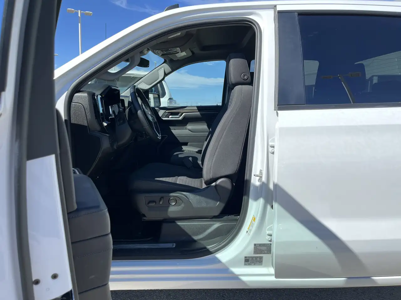 Chevrolet Silverado 1500 - Image 18