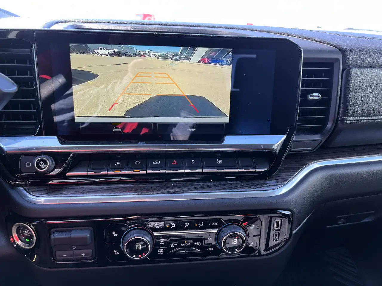 Chevrolet Silverado 1500 - Image 9