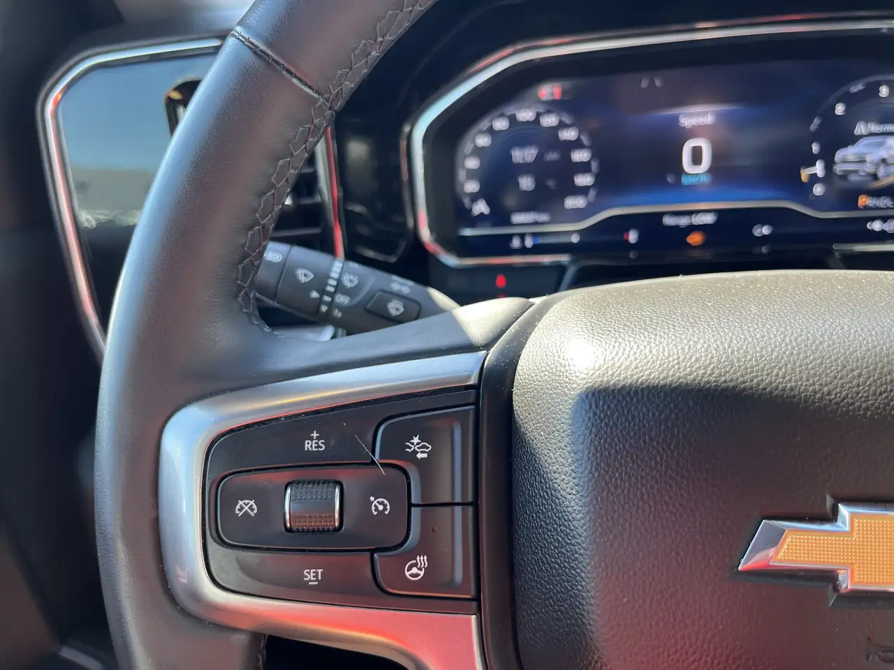 Chevrolet Silverado 1500 - Image 24