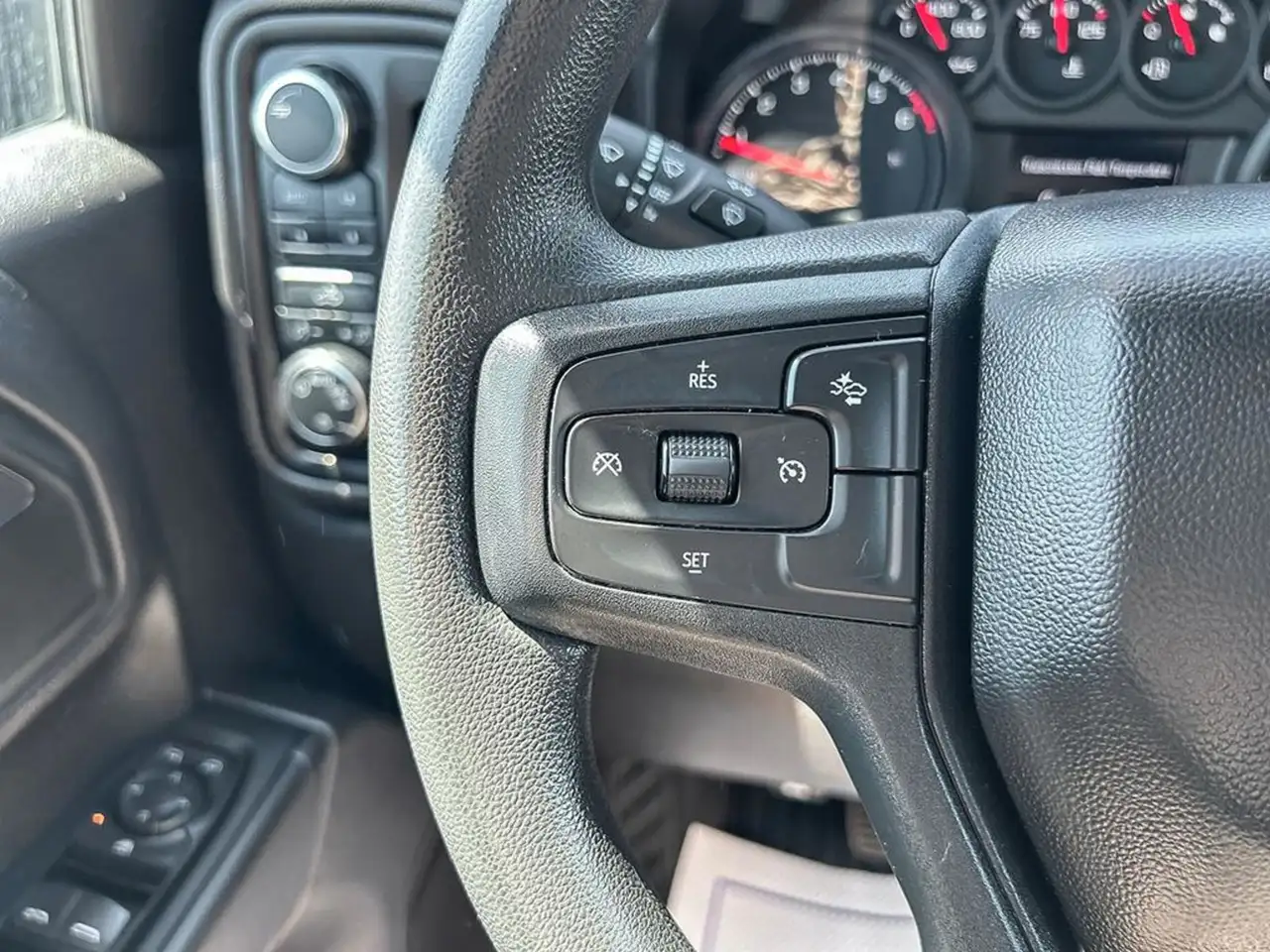 Chevrolet Silverado 1500 - Image 15