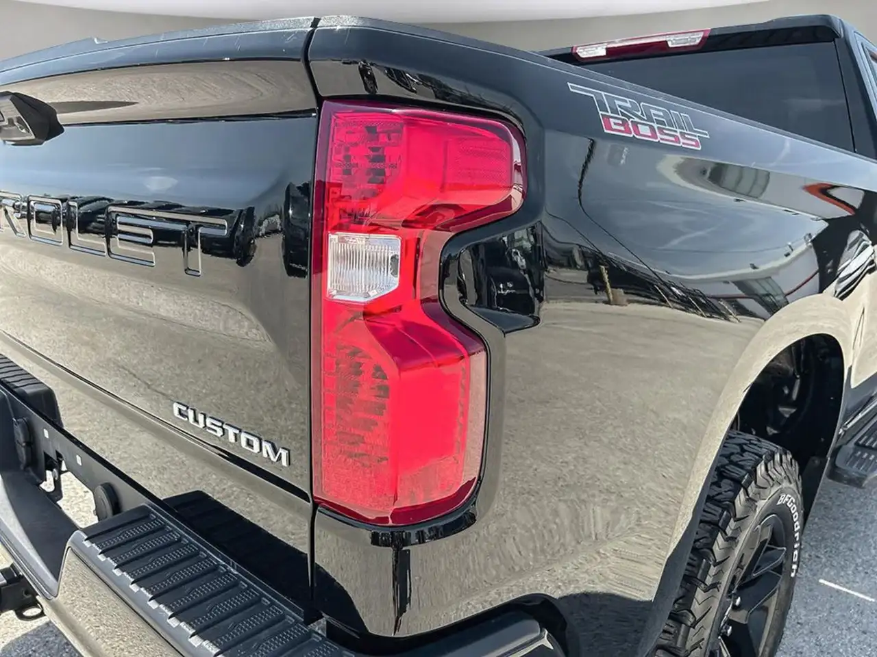 Chevrolet Silverado 1500 - Image 11
